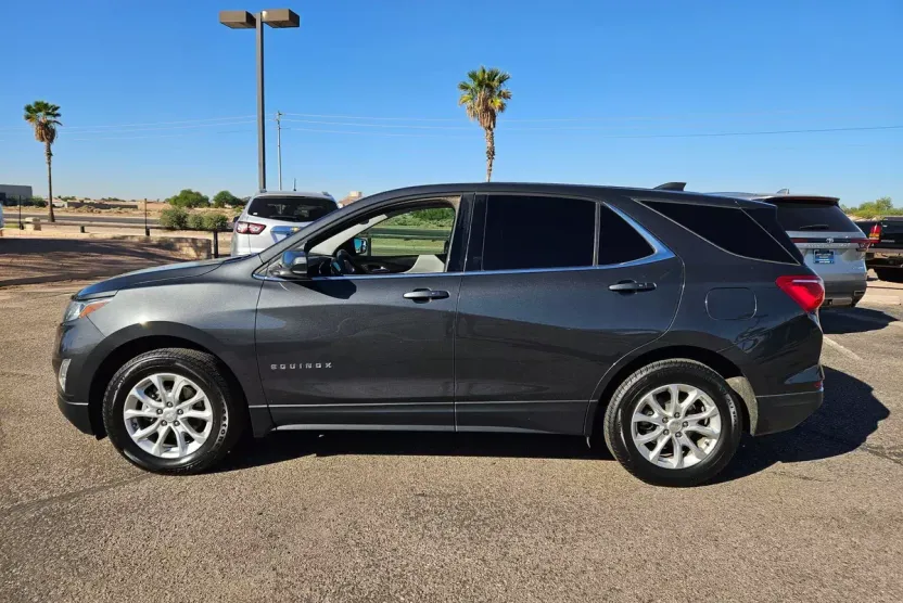 2018 Chevrolet Equinox LT photo 1