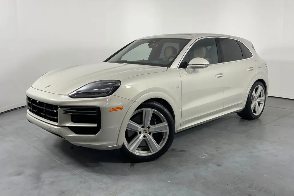 2024 Porsche Cayenne E-Hybrid Turbo photo 1
