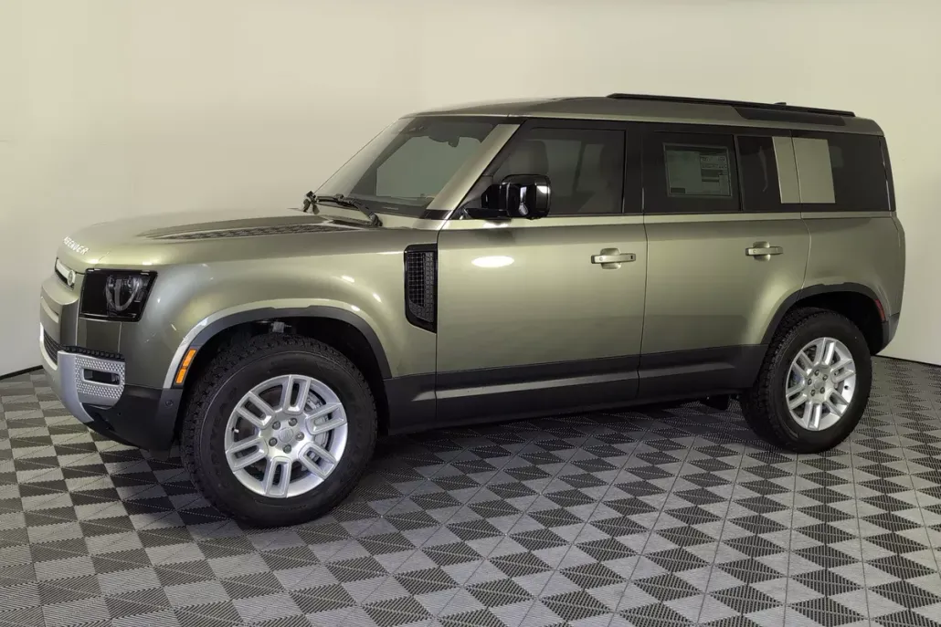 2025 Land Rover Defender S photo 1