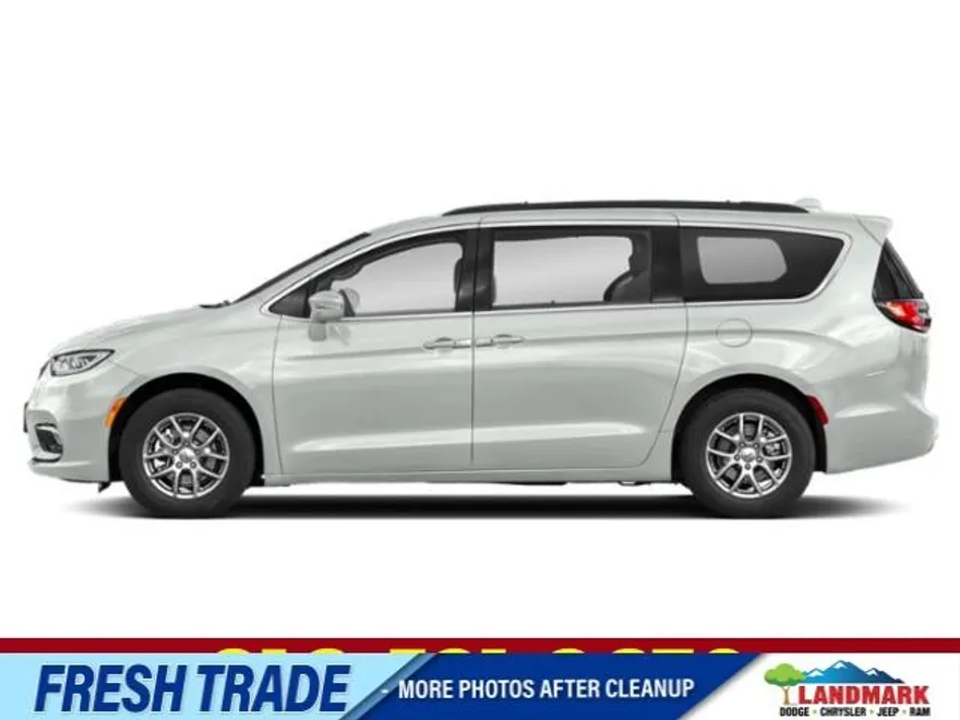 2022 Chrysler Pacifica Touring L photo 1