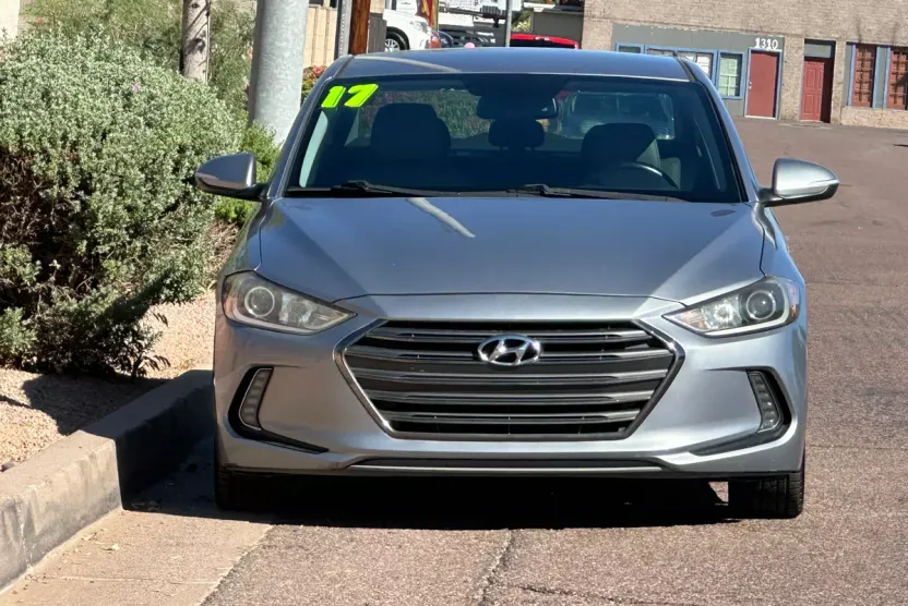 2017 Hyundai Elantra Limited photo 1