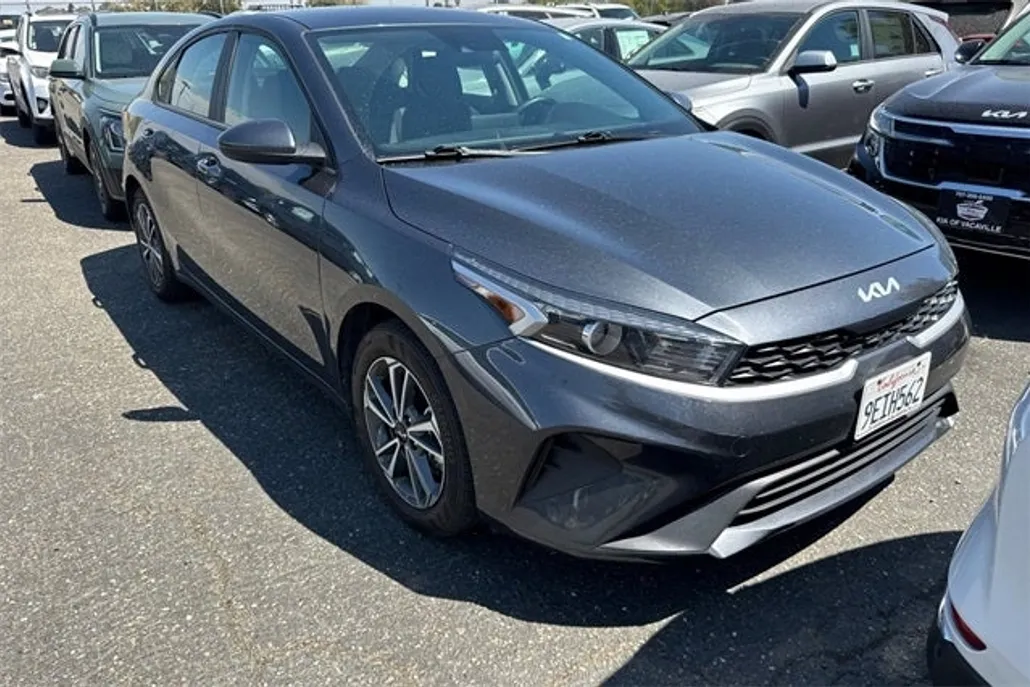 2023 Kia Forte LXS photo 1