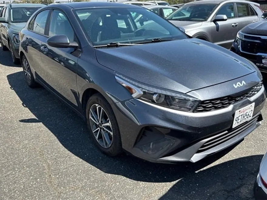 2023 Kia Forte LXS photo 1