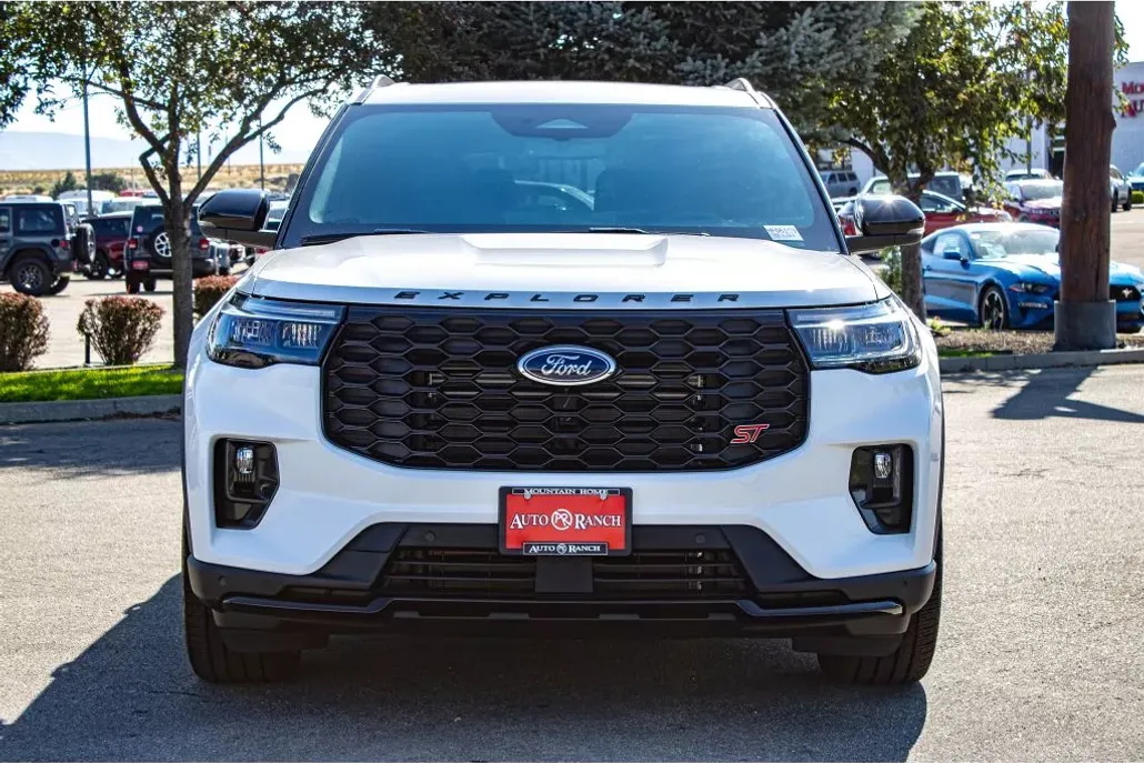 2025 Ford Explorer ST photo 1