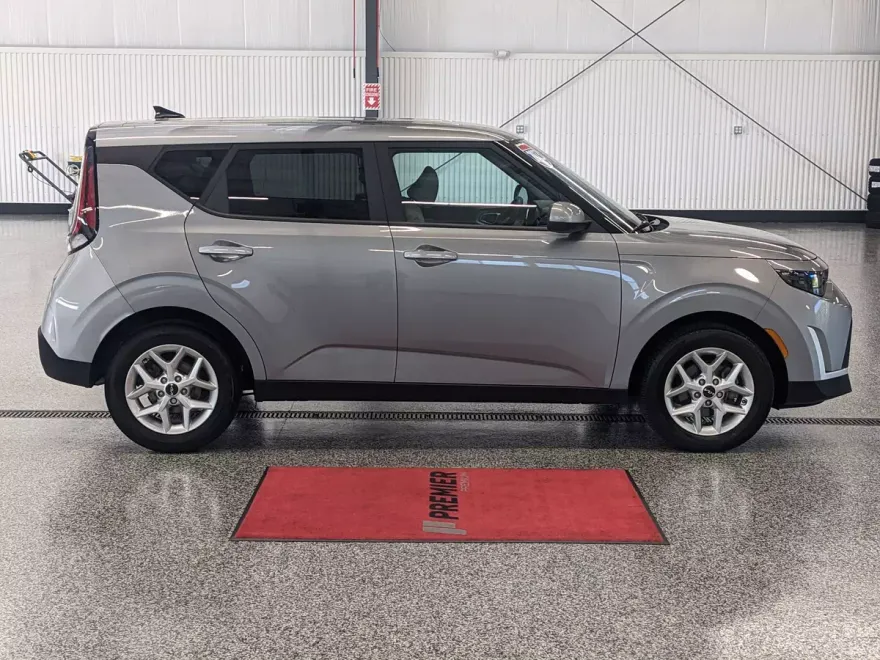 2023 Kia Soul LX S photo 1