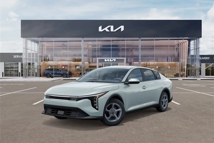 2025 Kia K4 LXS photo 1