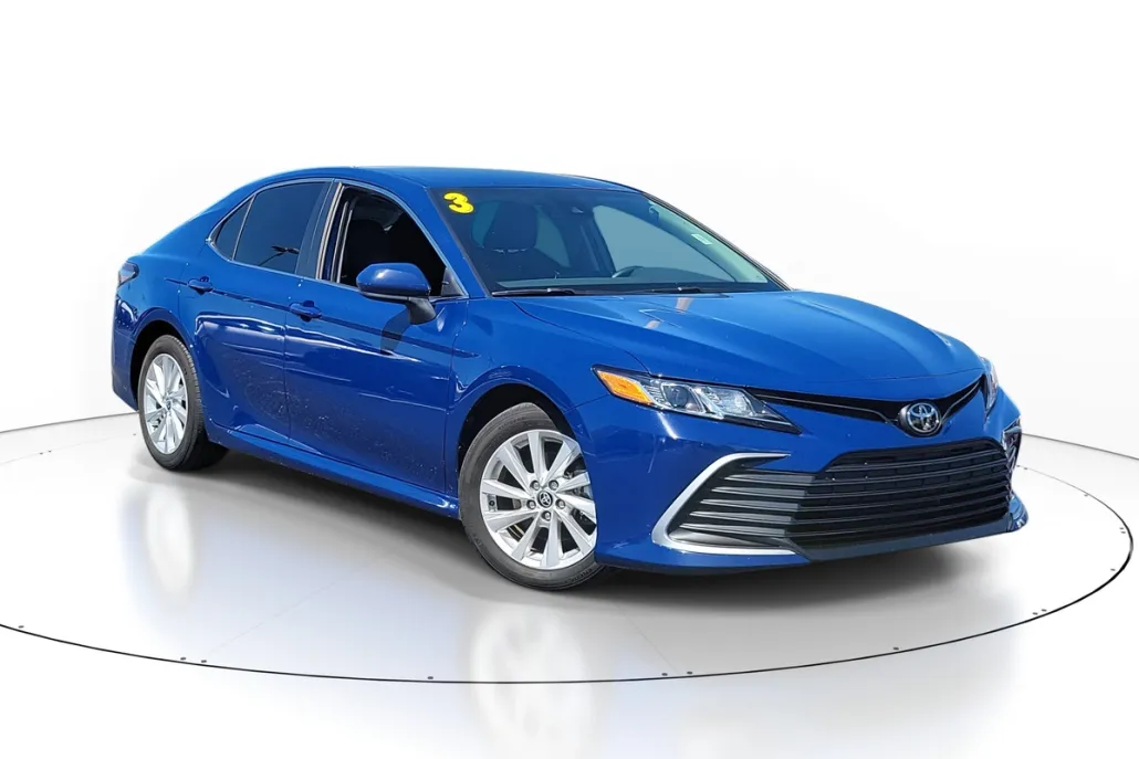 2023 Toyota Camry LE photo 1