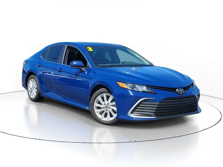 2023 Toyota Camry LE photo 1