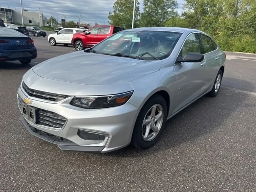 2018 Chevrolet Malibu LS photo 1