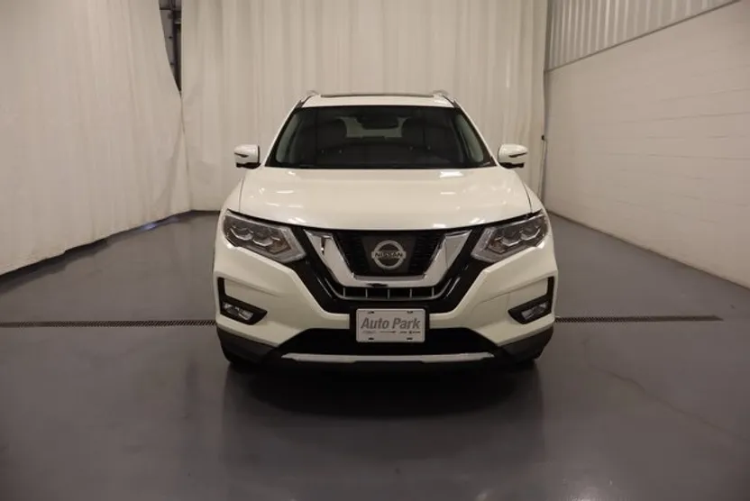 2017 Nissan Rogue SL photo 1