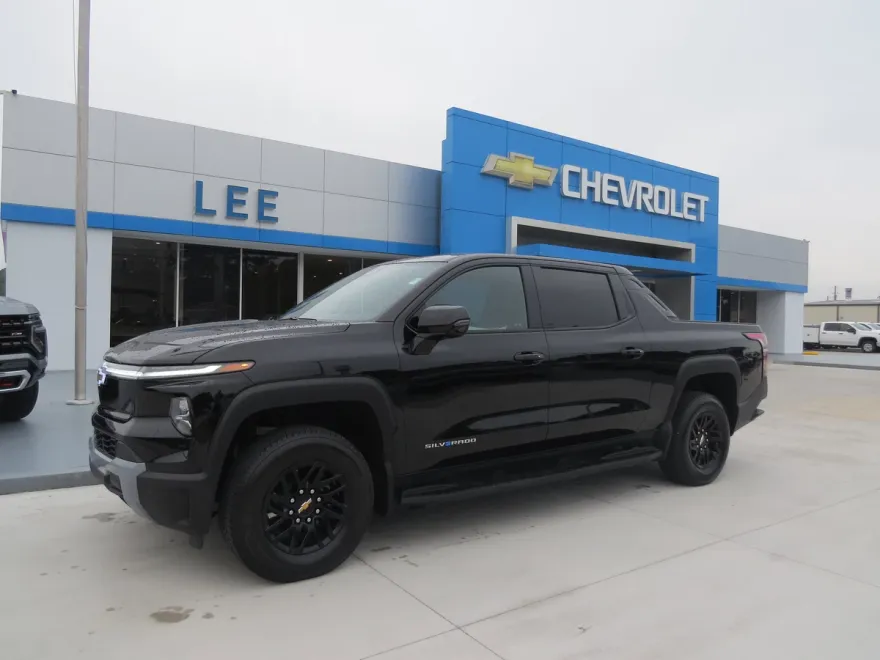 2025 Chevrolet Silverado EV LT photo 1