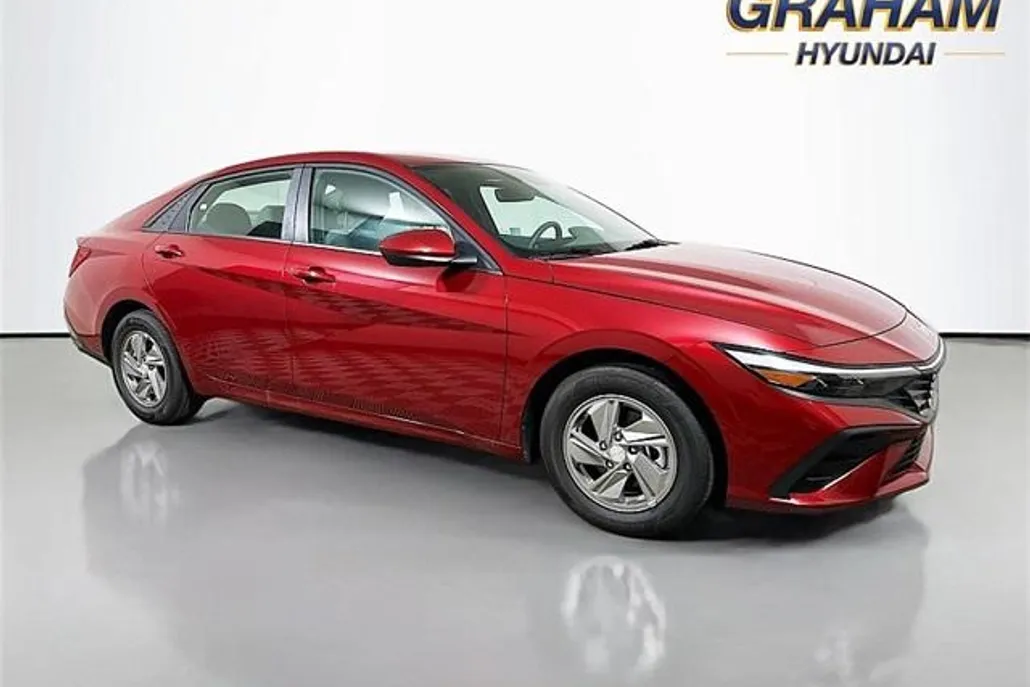 2025 Hyundai Elantra SE photo 1