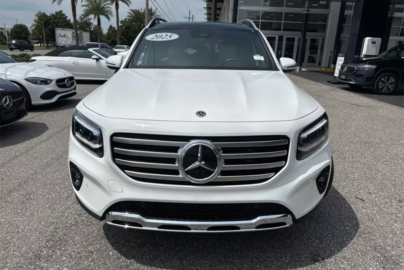 2025 Mercedes Benz GLB 250 photo 1