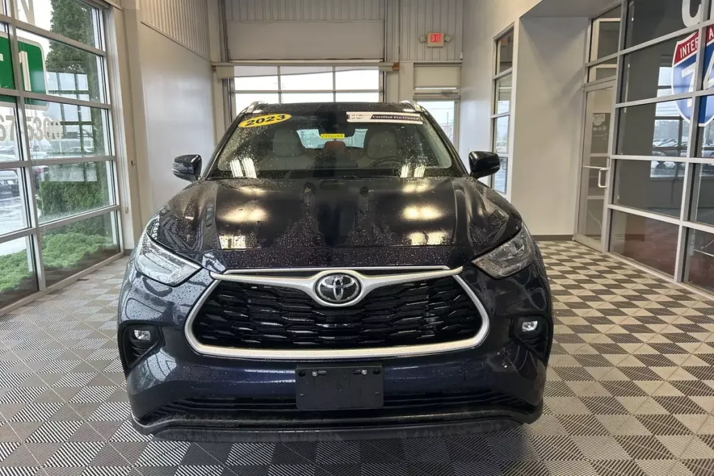 2023 Toyota Highlander XLE photo 1