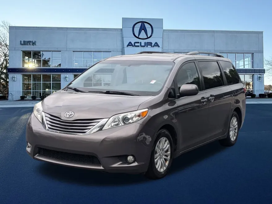 2015 Toyota Sienna XLE Premium photo 1