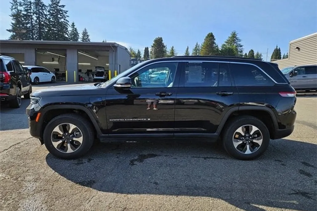 2024 Jeep Cherokee Limited 4xe photo 1