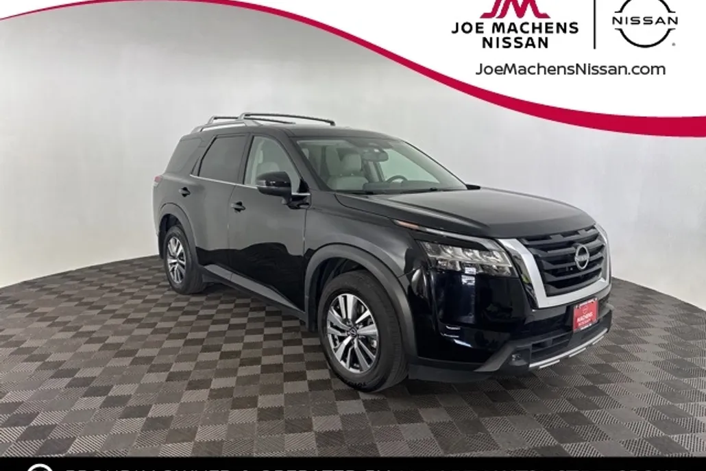 2022 Nissan Pathfinder SL photo 1