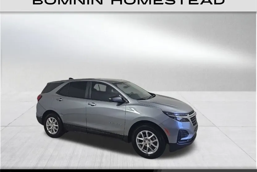 2023 Chevrolet Equinox LS photo 1
