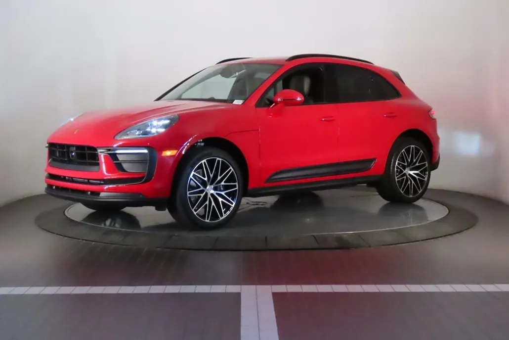 2026 Porsche Macan Base photo 1