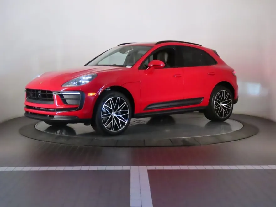 2026 Porsche Macan Base photo 1