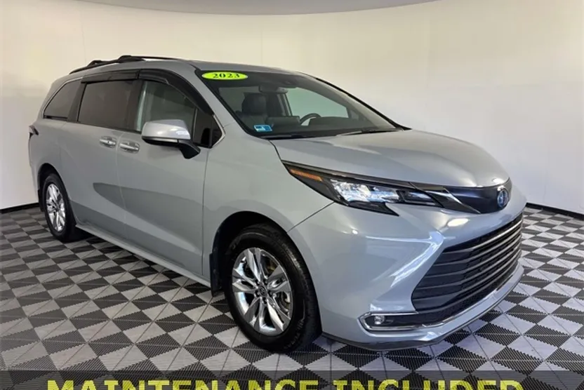 2023 Toyota Sienna Woodland Edition photo 1
