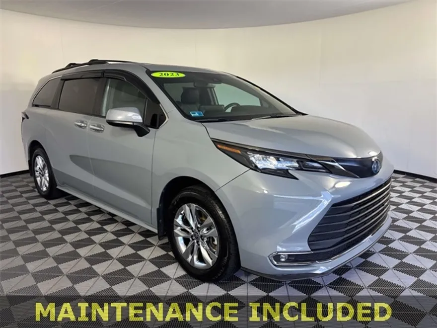 2023 Toyota Sienna Woodland Edition photo 1