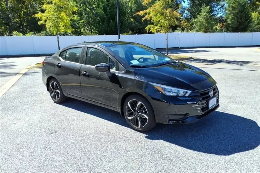 2025 Nissan Versa SR photo 1