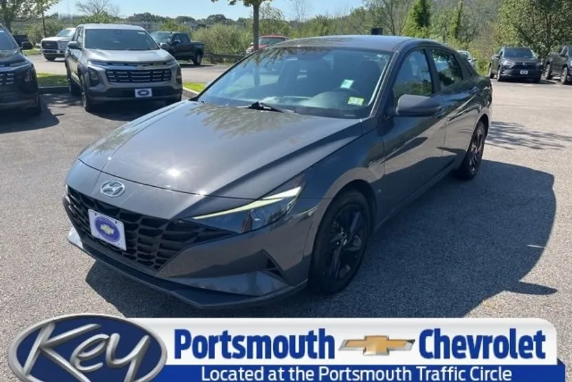 2023 Hyundai Elantra SEL photo 1