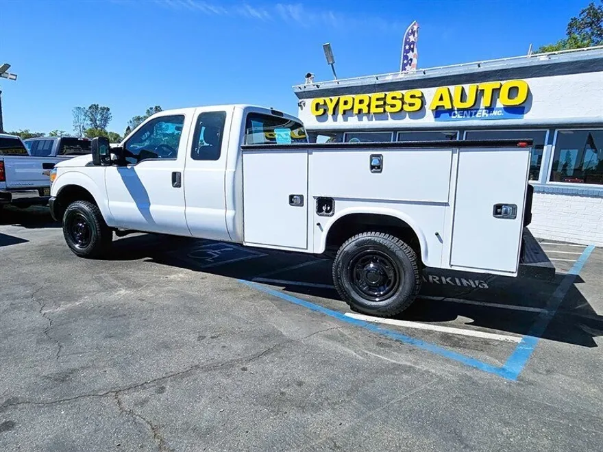 2015 Ford F-350 photo 1