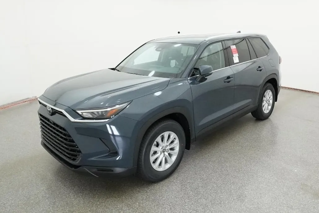 2026 Toyota Highlander Hybrid XLE photo 1