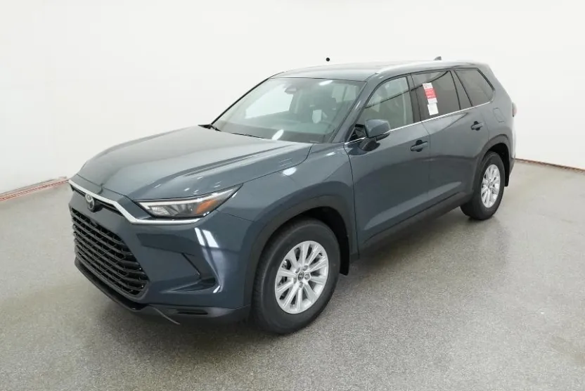 2026 Toyota Highlander Hybrid XLE photo 1
