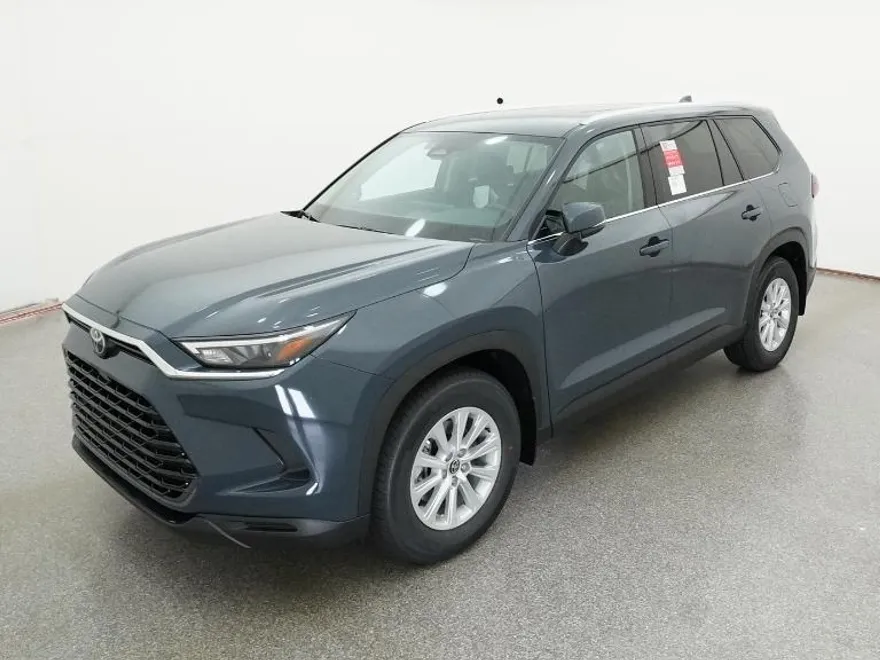 2026 Toyota Highlander Hybrid XLE photo 1