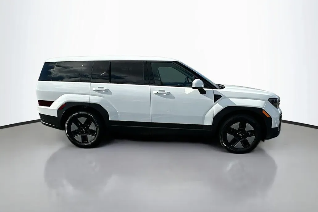 2026 Hyundai Santa Fe SE photo 1