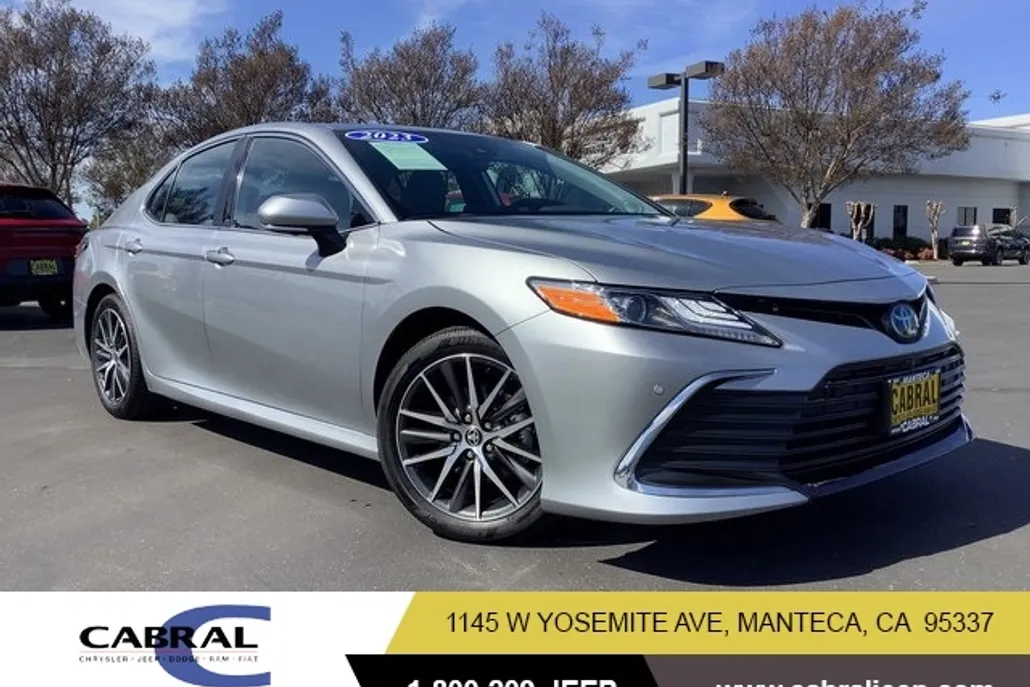 2023 Toyota Camry Hybrid XLE photo 1