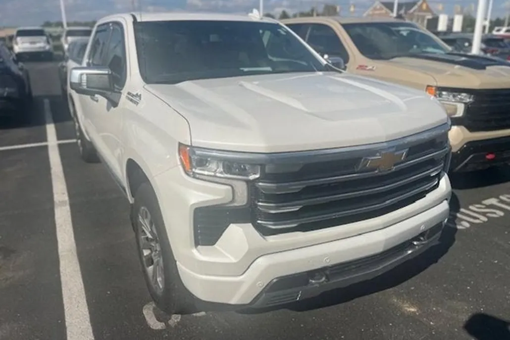 2023 Chevrolet Silverado 1500 High Country photo 1