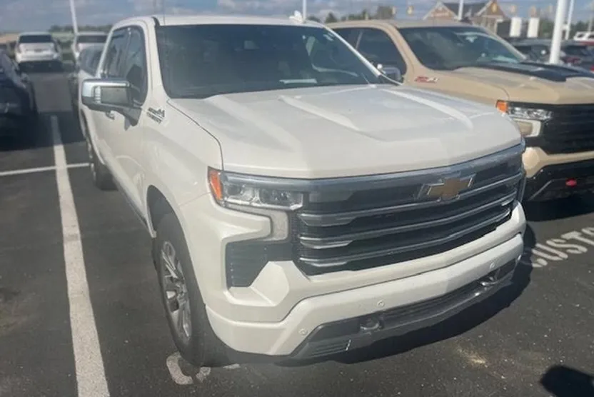 2023 Chevrolet Silverado 1500 High Country photo 1