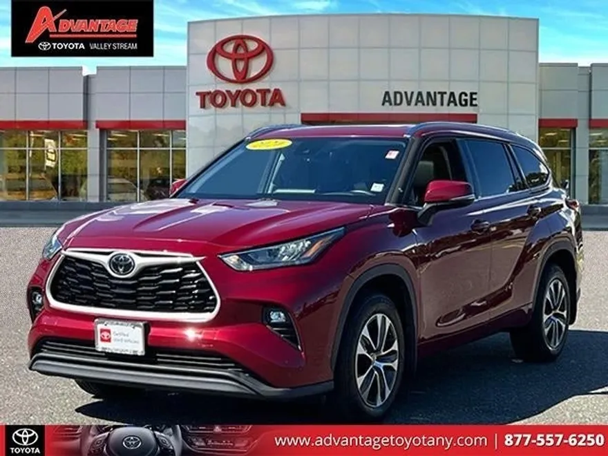 2020 Toyota Highlander XLE photo 1