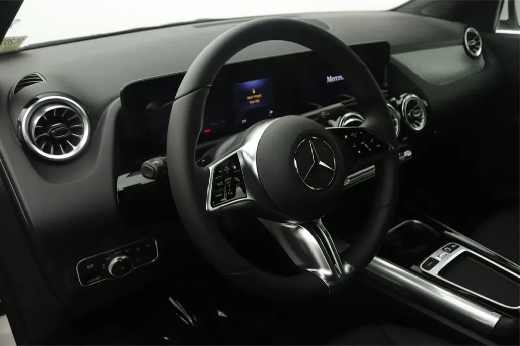 2026 Mercedes Benz GLA 250 photo 1