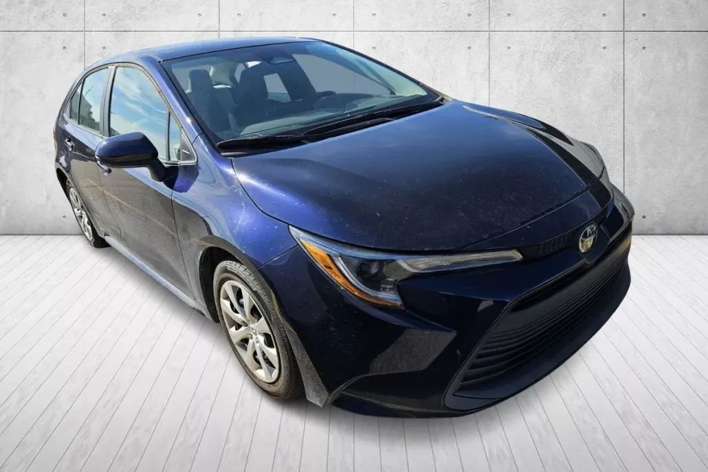 2023 Toyota Corolla LE photo 1