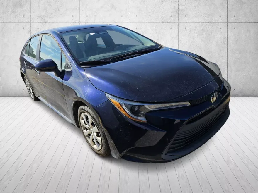 2023 Toyota Corolla LE photo 1
