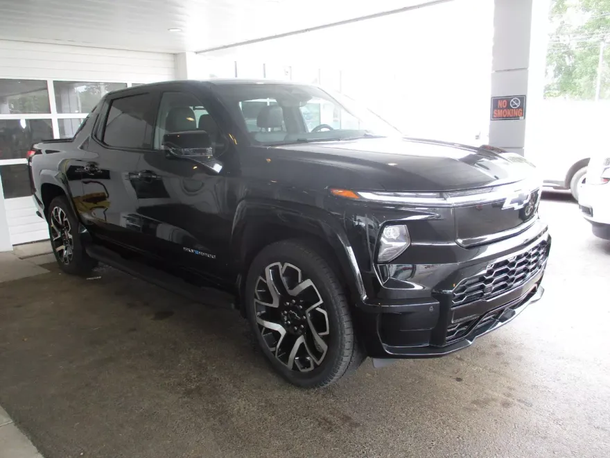 2024 Chevrolet Silverado EV RST photo 1