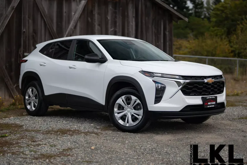 2024 Chevrolet Trax LS photo 1