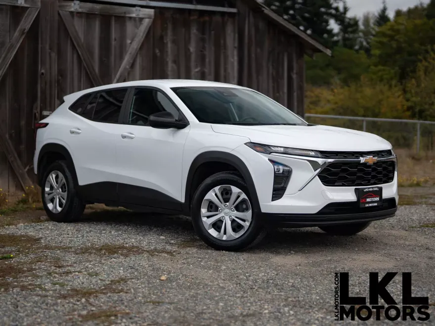 2024 Chevrolet Trax LS photo 1