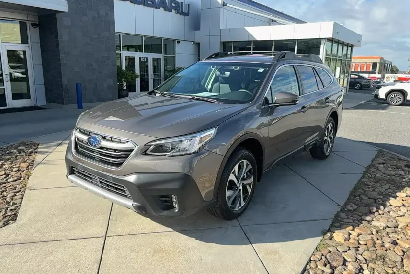 2022 Subaru Outback Limited photo 1