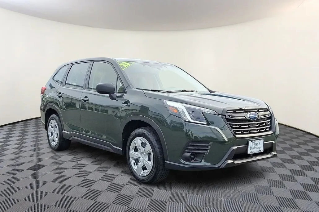 2023 Subaru Forester Base photo 1