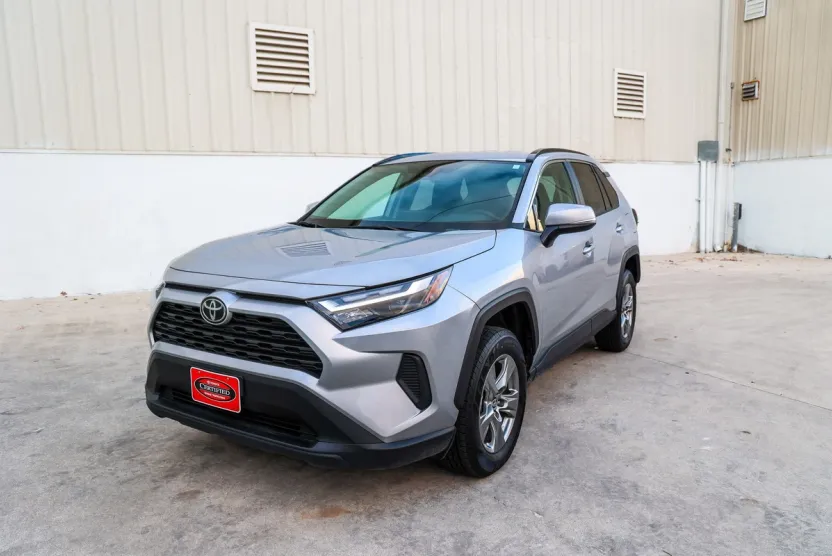 2024 Toyota RAV4 XLE photo 1