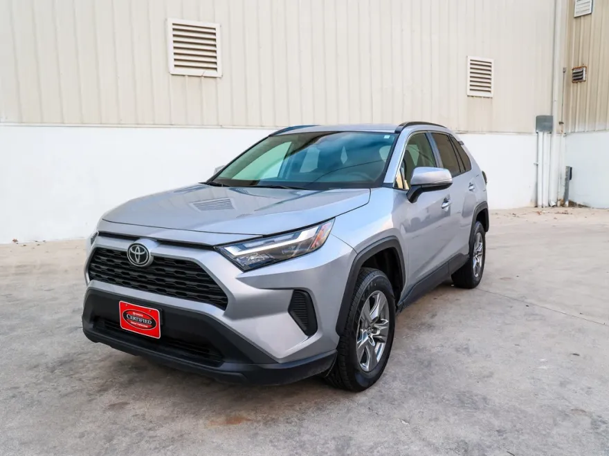 2024 Toyota RAV4 XLE photo 1