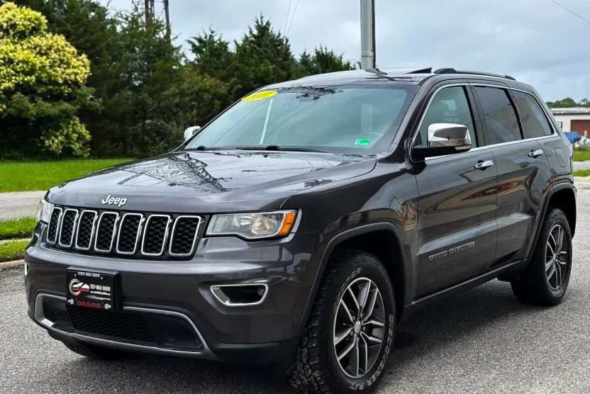 2017 Jeep Grand Cherokee Limited Sport photo 1