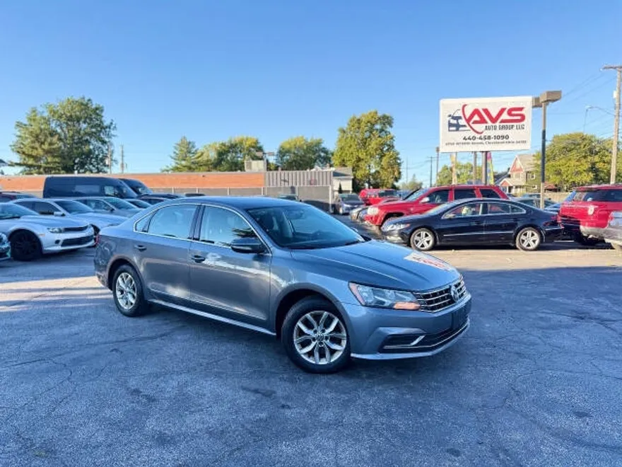 2016 Volkswagen Passat TDI S R-Line photo 1