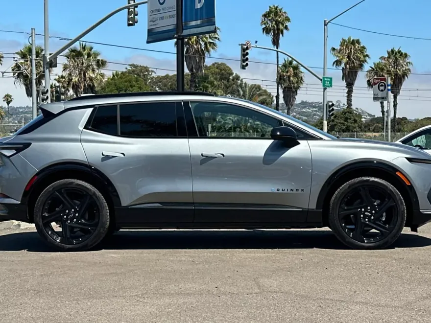2025 Chevrolet Equinox RS photo 1